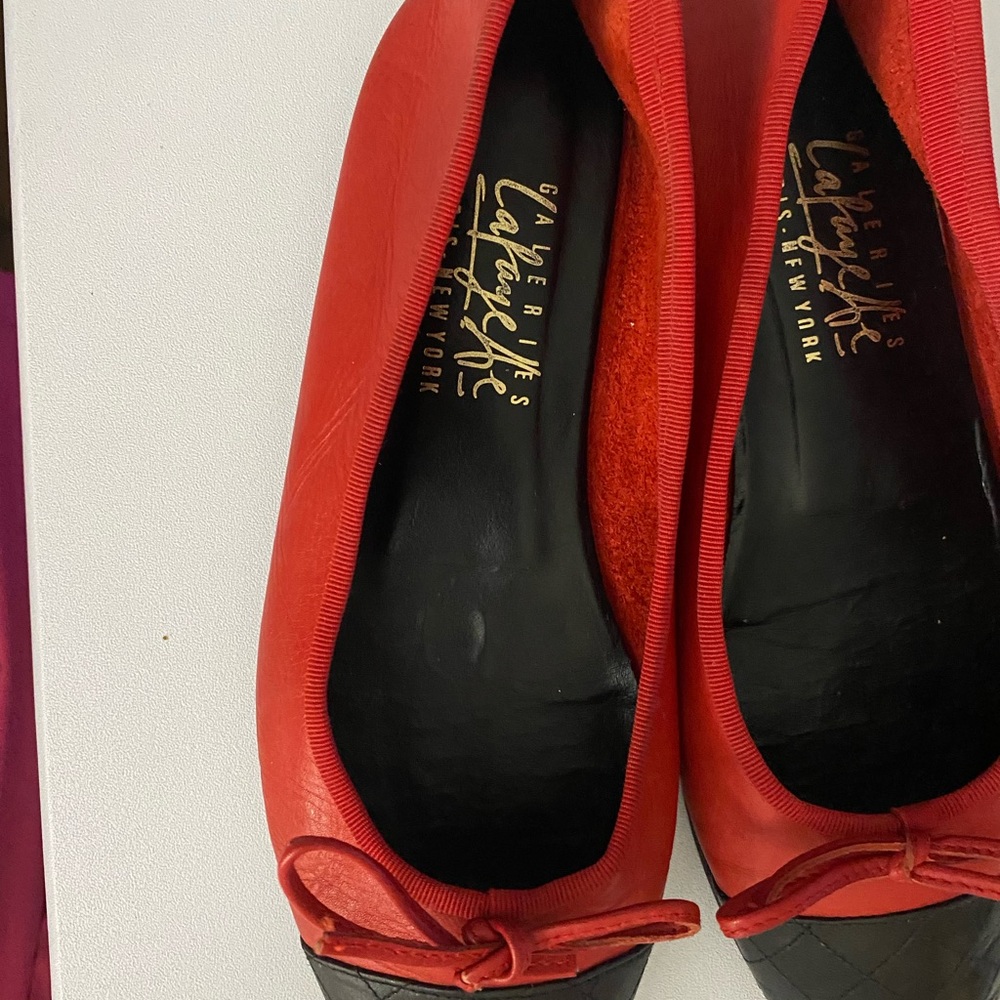 Gallery Lafayette Vintage Red and Black Spectator Flats.  Made in France Size 7 - Picture 7 of 7